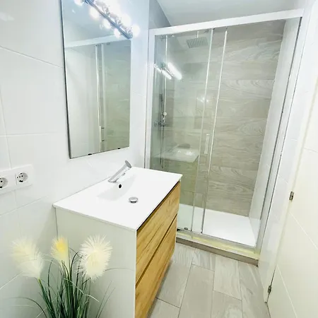 Atico Con Terraza En El Centro De アパート タラゴナ